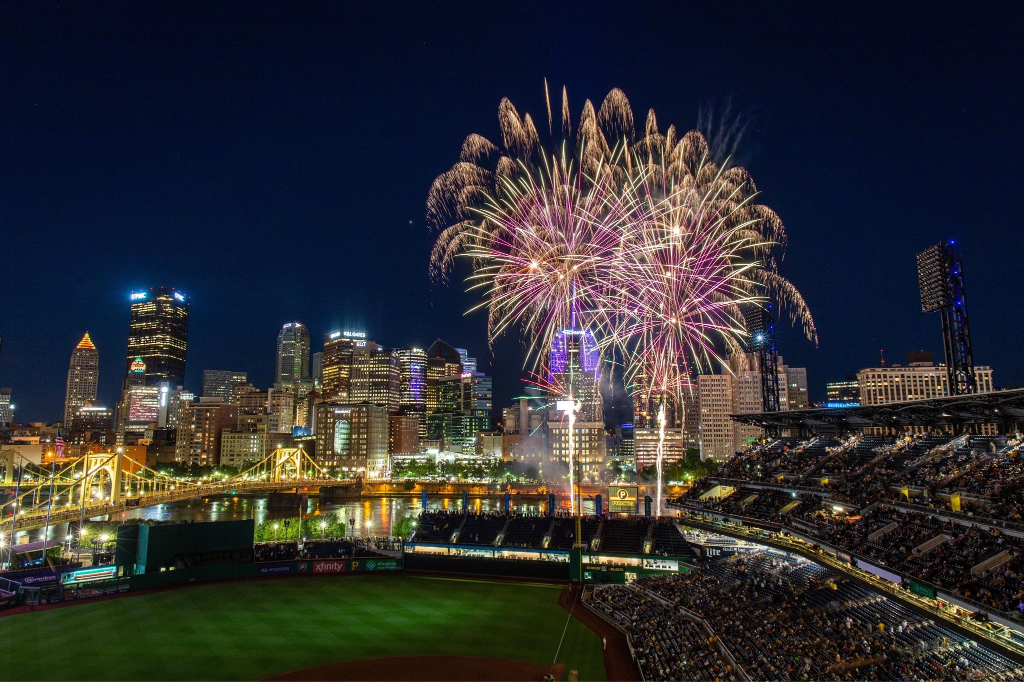 pittsburgh pirates stadium at night